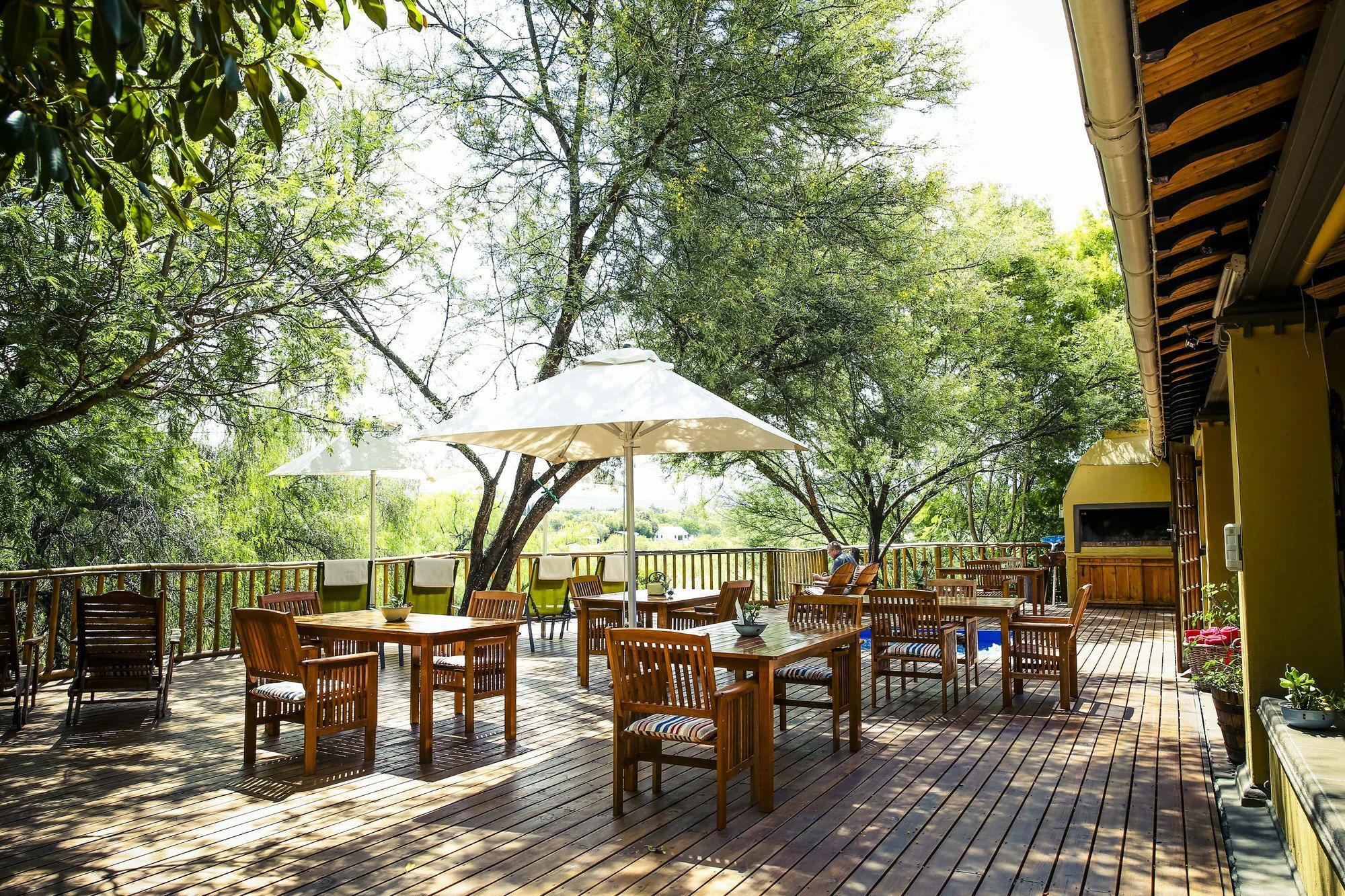 Riverside Guest Lodge Oudtshoorn Exteriör bild